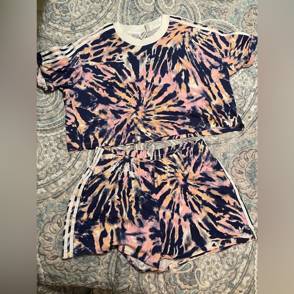 Adidas Women tie dye crop tee w/shorts
